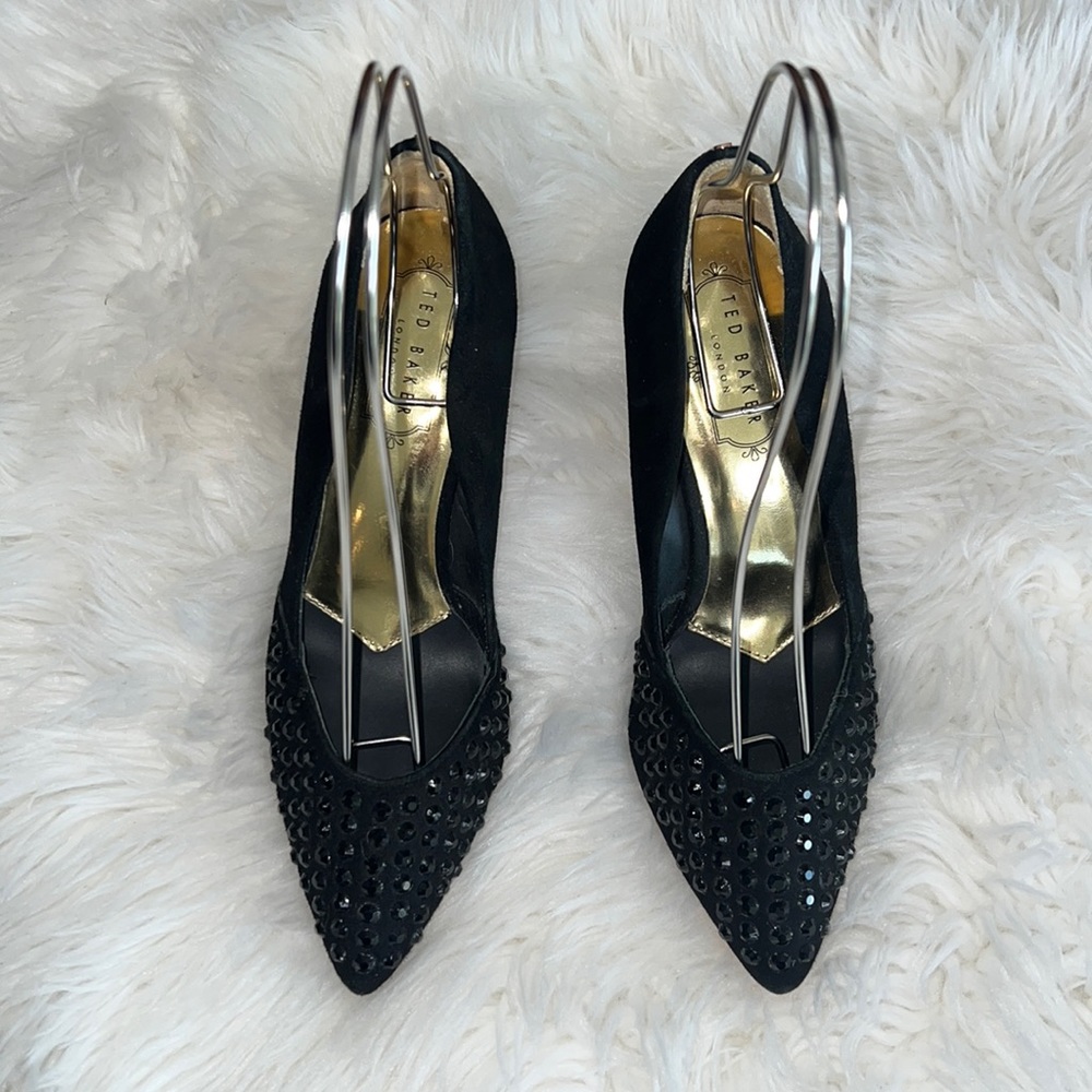 🔹 Ted Baker London Pawlie Crystal Embellished Pumps